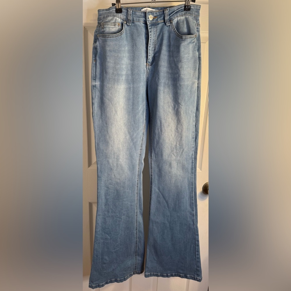 Cheryl Co Medium Washed Jeans ~ Size 10